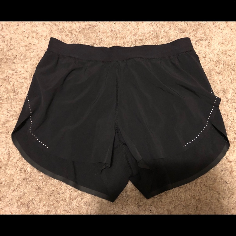 Lululemon Find Your Pace Short - Size 8 EUC